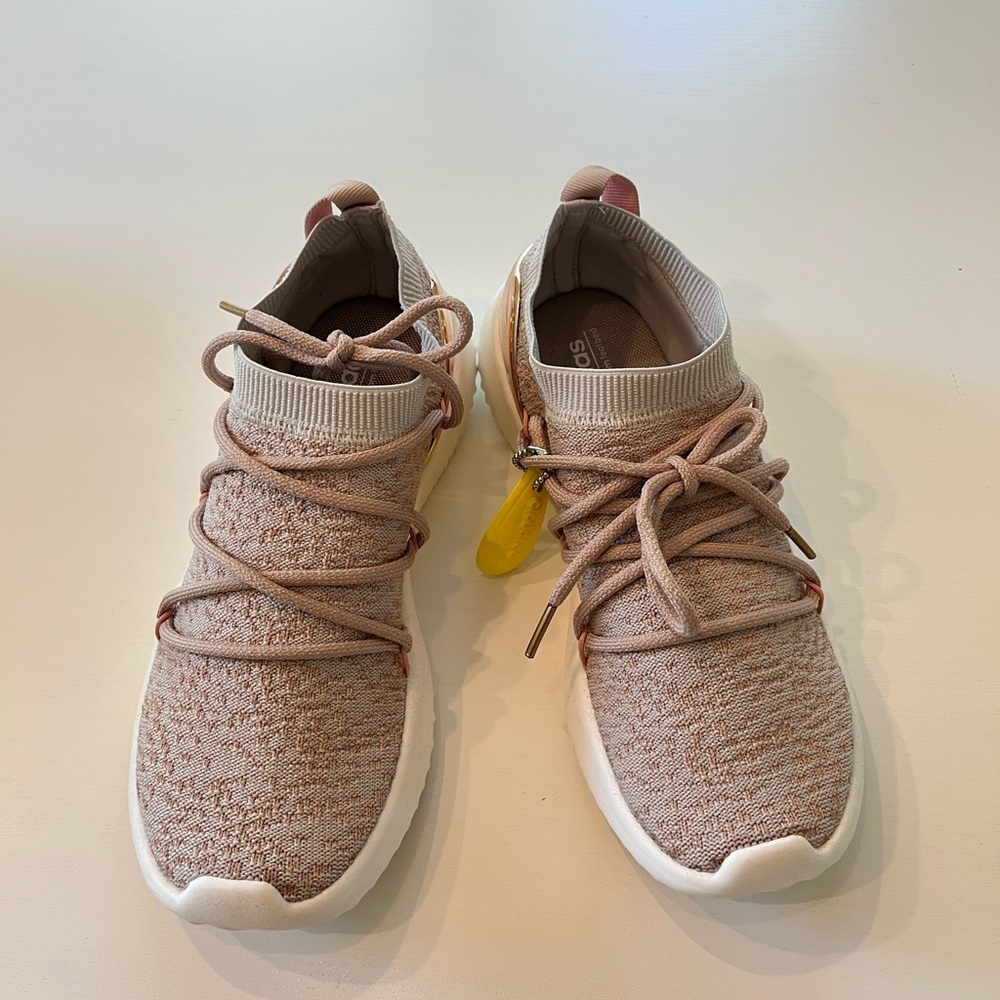 Women’s Adidas Ultimamotion Size 7